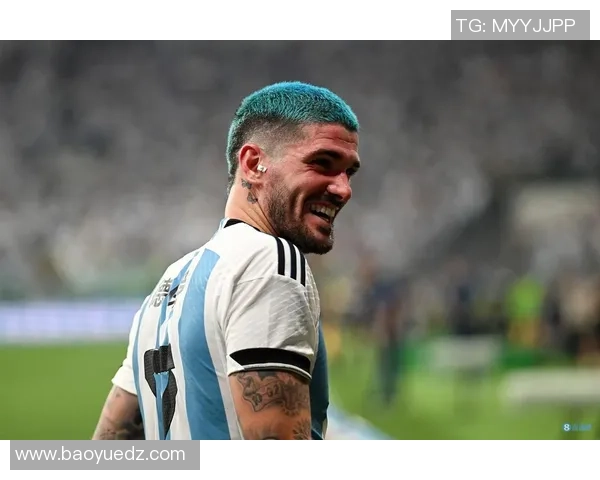 足球寸头球星：从场上风采到个人魅力，如何成就世界顶级球员的传奇之路