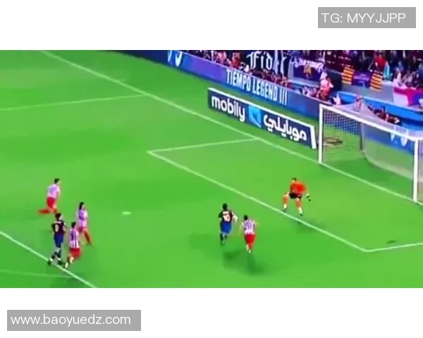 足球巨星激烈争执引发媒体热议纷纷 球场内外的激烈对抗和情感冲突 足球巨星激烈争执引发媒体热议纷纷 球场内外的激烈对抗和情感冲突