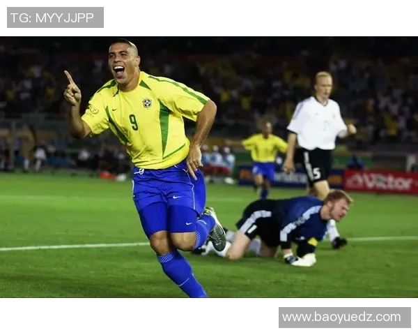 足球球星丸子闪耀绿茵场 成为新一代足坛传奇人物的崛起之星